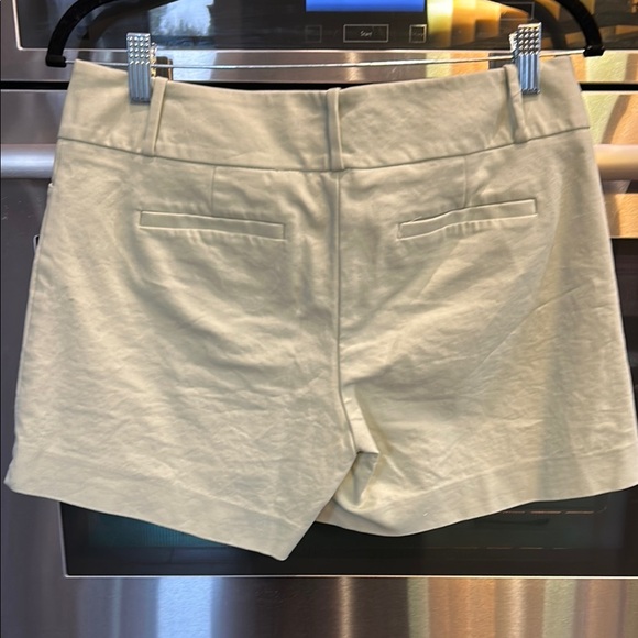 The Limited Cream Tailored‎ Shorts - Picture 3 of 6
